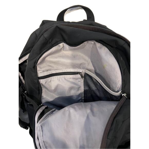 Patagonia Black Refugio Daypack 26L - Picture 3 of 5